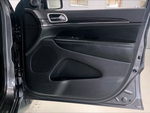 Used 2019 Jeep Grand Cherokee Limited image 25