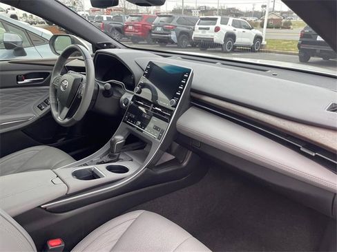 Used 2022 Toyota Avalon Limited image 21