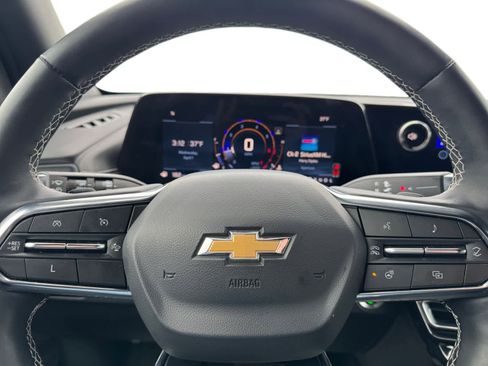 Used 2025 Chevrolet Traverse LT w/ Driver Confidence Package image 19