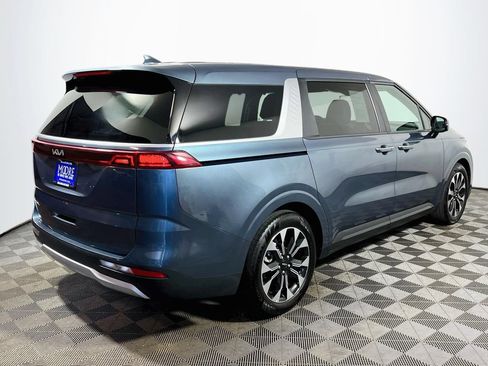 Used 2024 Kia Carnival EX FWD image 7