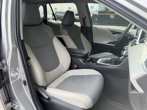 Used 2021 Toyota RAV4 Limited AWD/4WD image 32