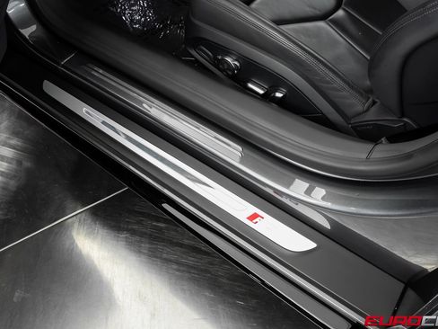 Used 2021 Audi R8 V10 w/ Premium Package RWD image 43