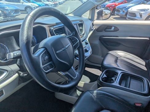 Used 2021 Chrysler Voyager Lxi image 17