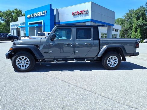 Used 2023 Jeep Gladiator Sport AWD/4WD image 7