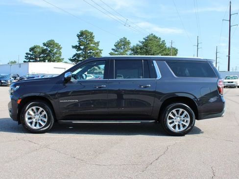 Used 2024 Chevrolet Suburban Premier RWD image 3