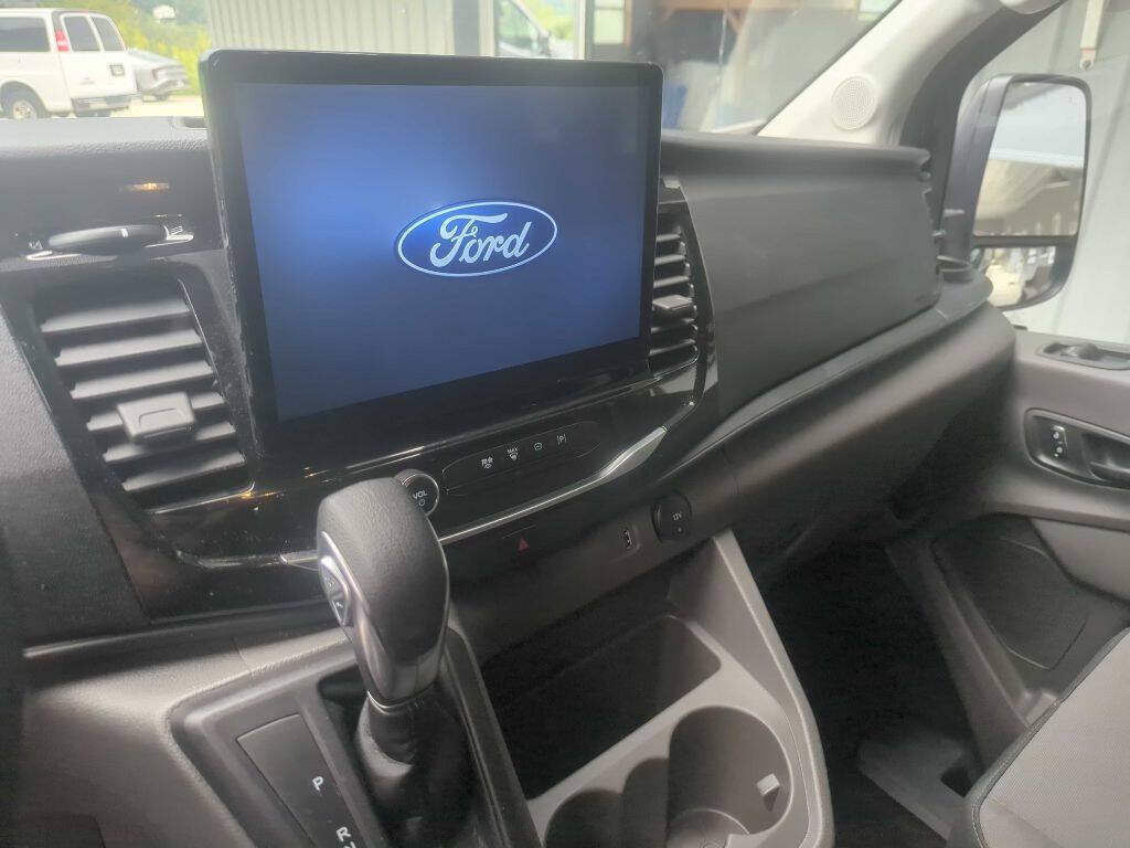Used 2025 Ford Transit 350 XLT RWD image 7