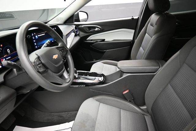 Used 2025 Chevrolet Trax LT FWD image 16