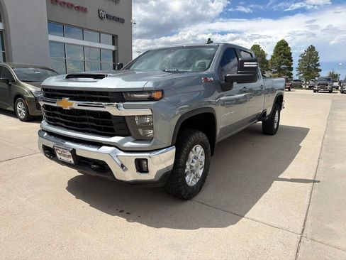 Used 2024 Chevrolet Silverado 2500 LT AWD/4WD image 1