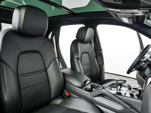Certified 2022 Porsche Cayenne AWD/4WD image 24