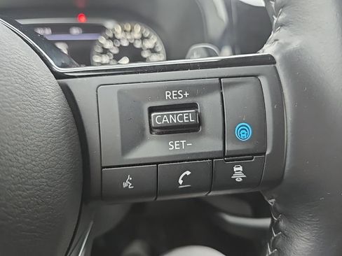 Used 2025 Nissan Pathfinder SL AWD/4WD image 15