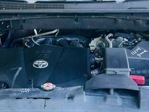 Used 2018 Toyota Highlander XLE AWD/4WD image 31