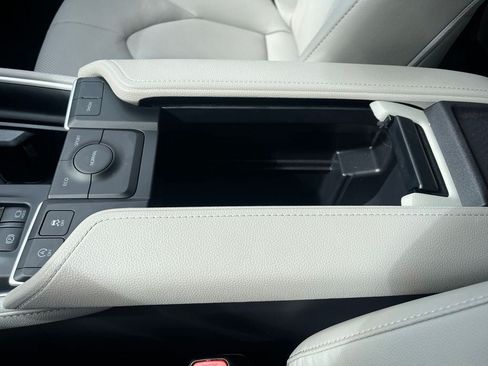 Used 2025 Toyota Grand Highlander FWD image 35