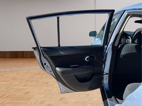 Used 2011 Nissan Versa 1.8 S w/ Plus Pkg image 11