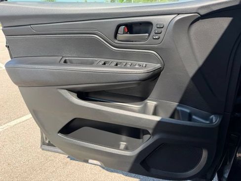 Used 2025 Honda Odyssey EX-L image 24
