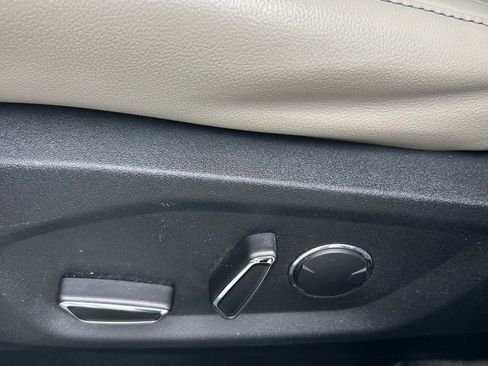 Used 2019 Ford Edge Titanium AWD/4WD image 17