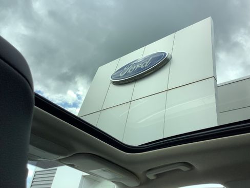 Certified 2022 Ford Edge SEL w/ Convenience Package AWD/4WD image 11