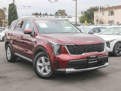 Certified 2025 Kia Sorento LX FWD image 2