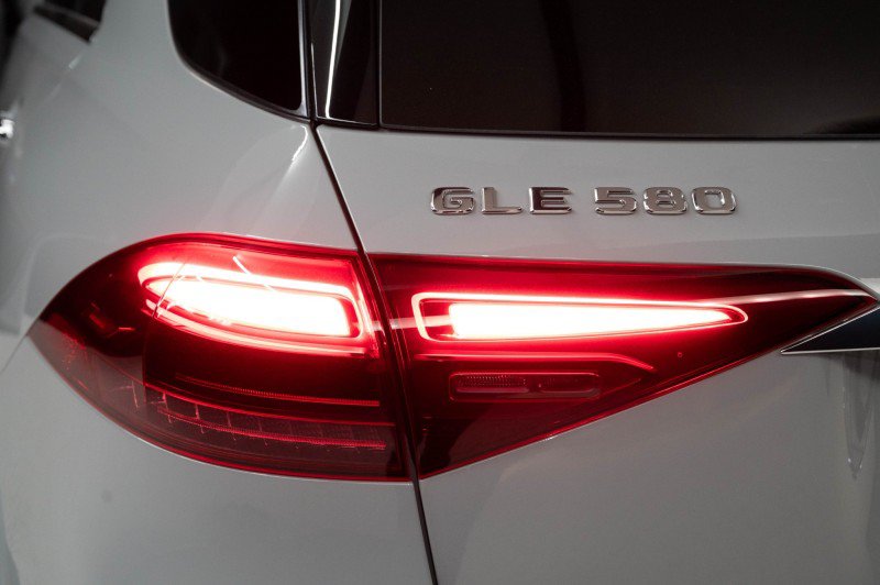 New 2026 Mercedes-Benz GLE 580 4MATIC image 9