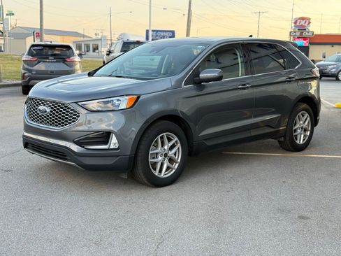 Used 2024 Ford Edge SEL w/ Convenience Package image 3