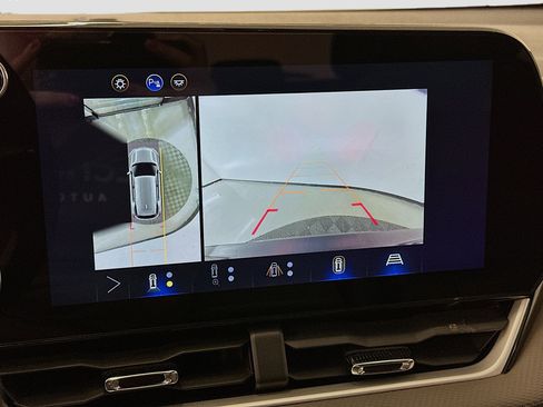 Used 2025 Chevrolet Equinox LT w/ Convenience Package II image 23