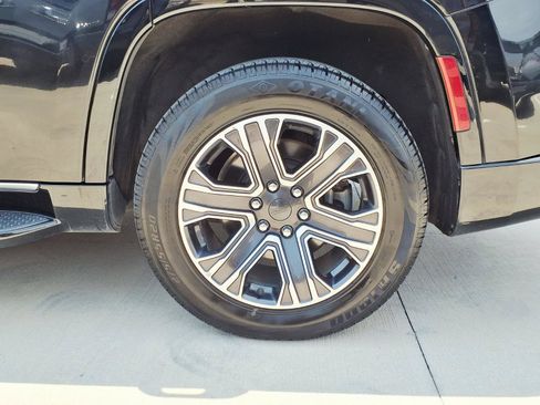 Used 2024 Jeep Wagoneer Series II w/ Flexible Seating Group RWD image 7