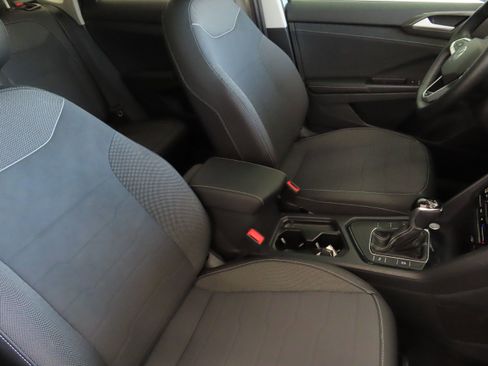 New 2025 Volkswagen Taos SE image 27