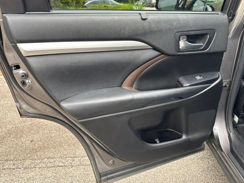 Used 2018 Toyota Highlander XLE FWD image 22