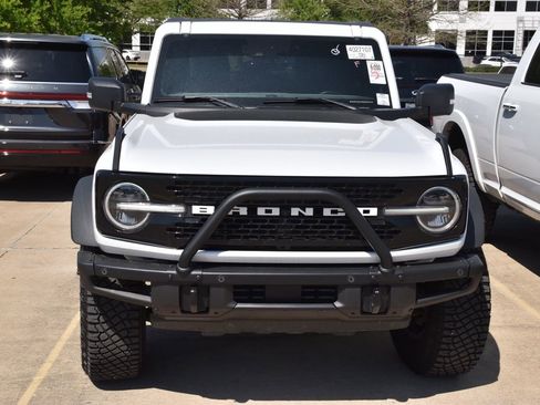 Used 2023 Ford Bronco Wildtrak image 3