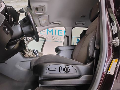 Used 2021 Chevrolet Traverse LT FWD image 46