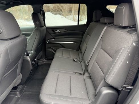 Used 2025 Chevrolet Traverse LT w/ Driver Confidence Package image 25