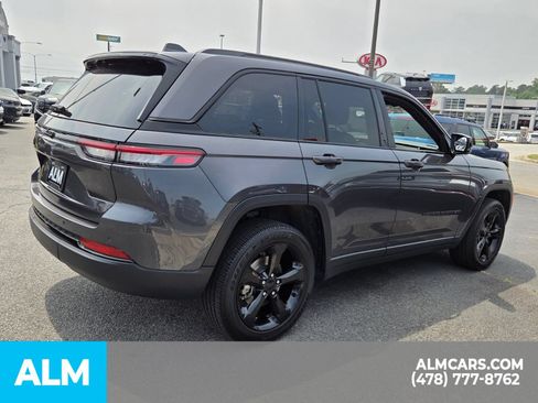 Used 2024 Jeep Grand Cherokee Altitude AWD/4WD image 18