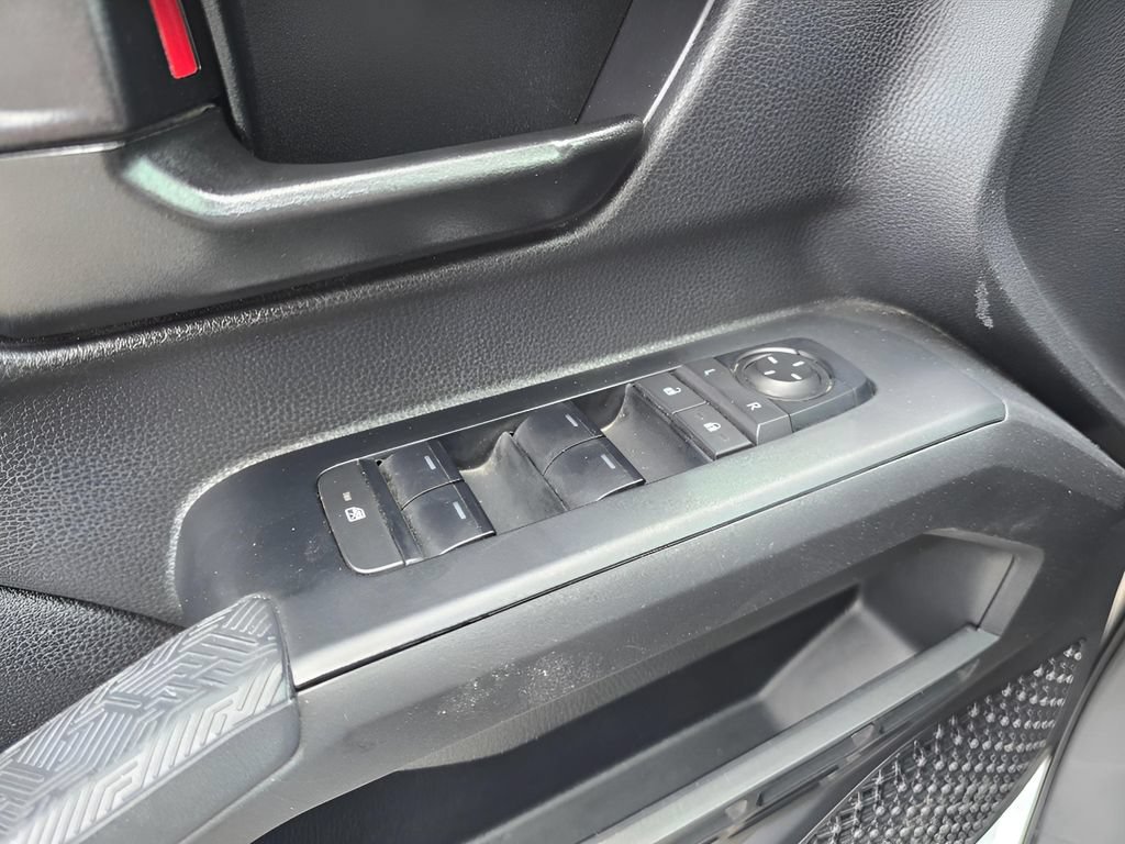 Used 2025 Toyota Tacoma SR5 AWD/4WD image 9