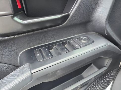 Used 2025 Toyota Tacoma SR5 AWD/4WD image 9