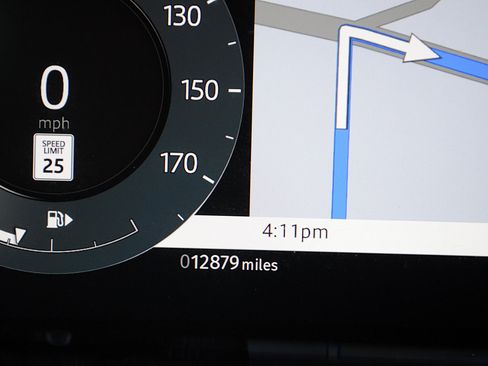 Used 2023 Land Rover Range Rover Evoque R-Dynamic SE image 31