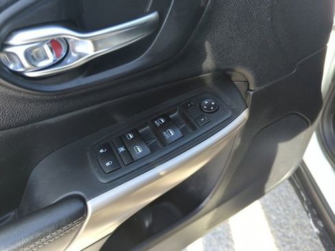 Used 2018 Jeep Cherokee Limited image 16