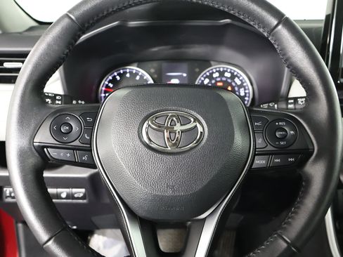 Used 2022 Toyota RAV4 XLE Premium image 19