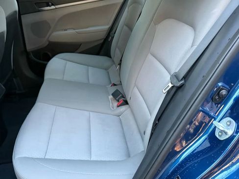 Used 2017 Hyundai Elantra SE image 18