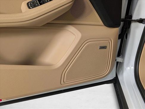 New 2026 Porsche Macan image 14