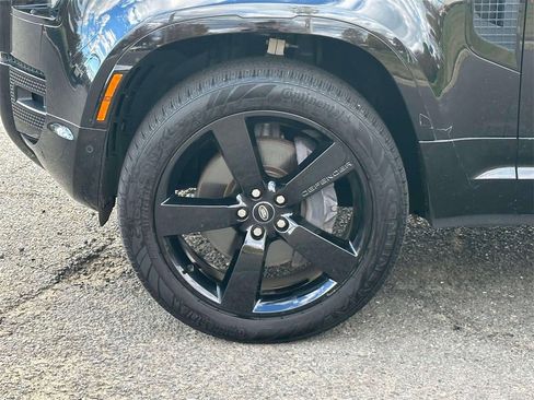 Used 2023 Land Rover Defender 110 X-Dynamic SE image 8