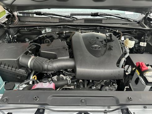 Used 2021 Toyota Tacoma TRD Sport w/ Technology Package image 23