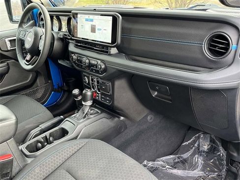 Used 2024 Jeep Wrangler Unlimited Rubicon 4xe image 24