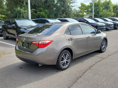 Used 2017 Toyota Corolla LE w/ LE Premium Package w/Moonroof FWD image 6