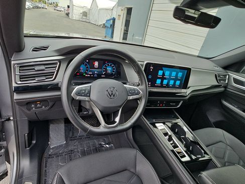 Certified 2024 Volkswagen Atlas Cross Sport SE FWD image 16