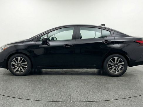 Used 2025 Nissan Versa SV image 5
