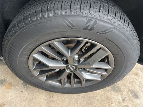 Used 2024 Nissan Rogue S FWD image 32