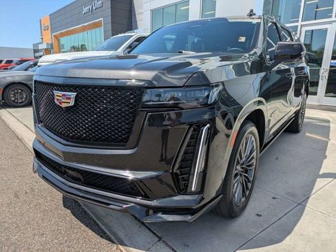 Used 2024 Cadillac Escalade ESV V image 8