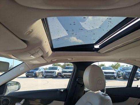 Used 2019 Mercedes-Benz C 300 Sedan image 23