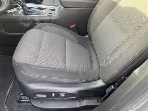 Used 2023 Chevrolet Traverse LT FWD image 13