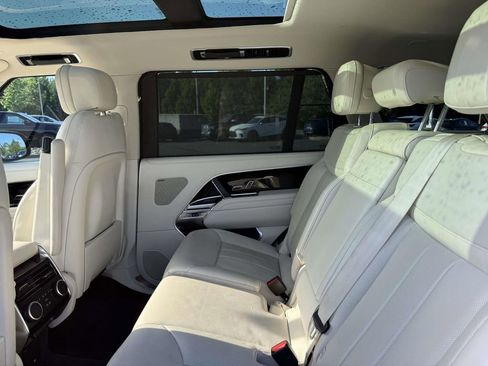 Used 2024 Land Rover Range Rover Long Wheelbase SE AWD/4WD image 17