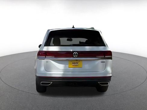 Used 2025 Volkswagen Atlas SE AWD/4WD image 12